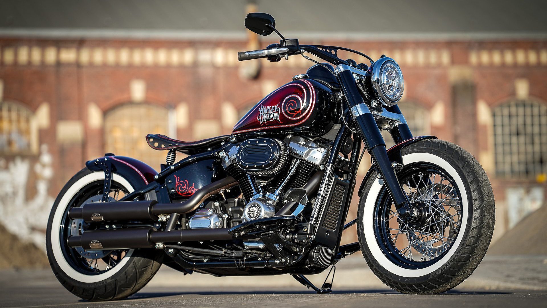 _泉水越野跑：水润身体，净化心灵_，骑行在泉水小镇下坡有点陡