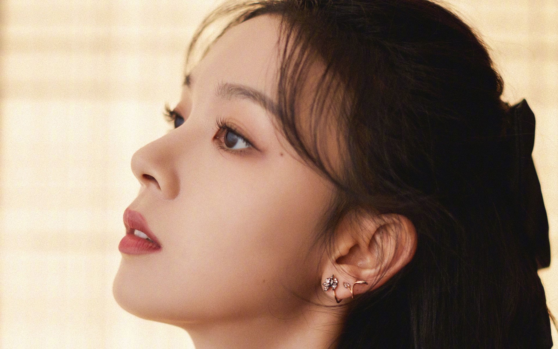 太阳压哨战胜雷霆,季后赛首轮中杜兰特带伤作战,杜兰特13太阳花