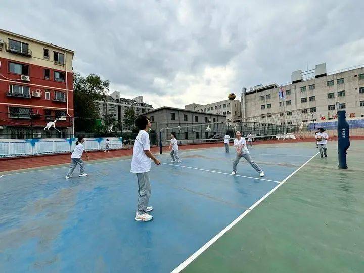 如何在校园内推广多样化的体育项目？